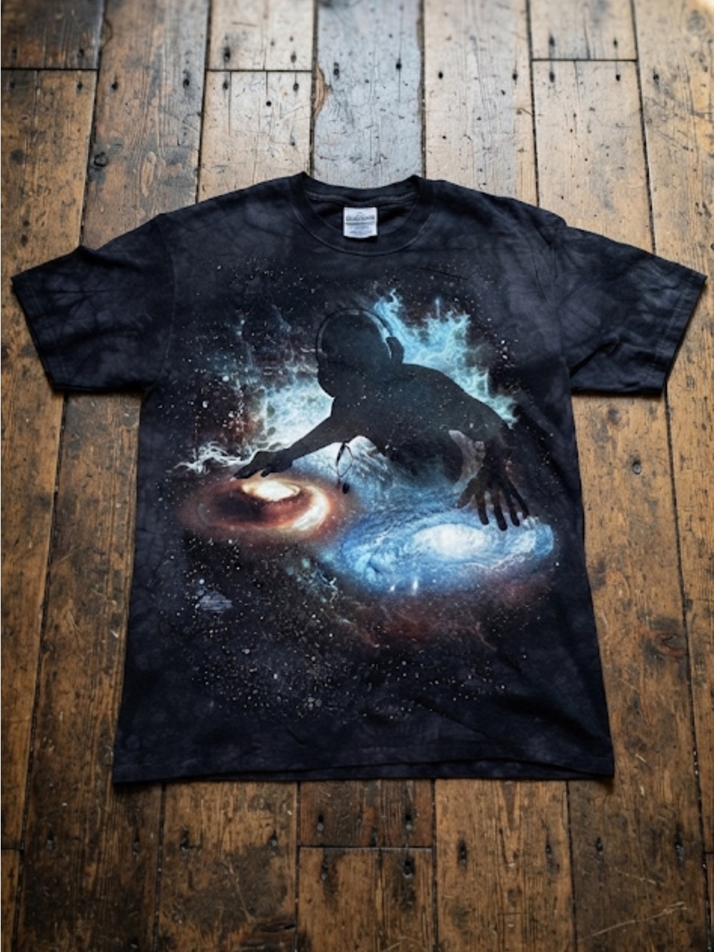 The mountain shirt DJ galaxy men’s size medium